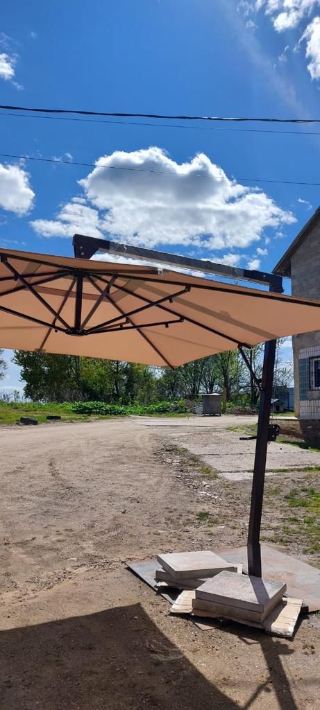 Зонт на боковой опоре BigZont 3х3м Зонт на боковой опоре BigZont 3х3м