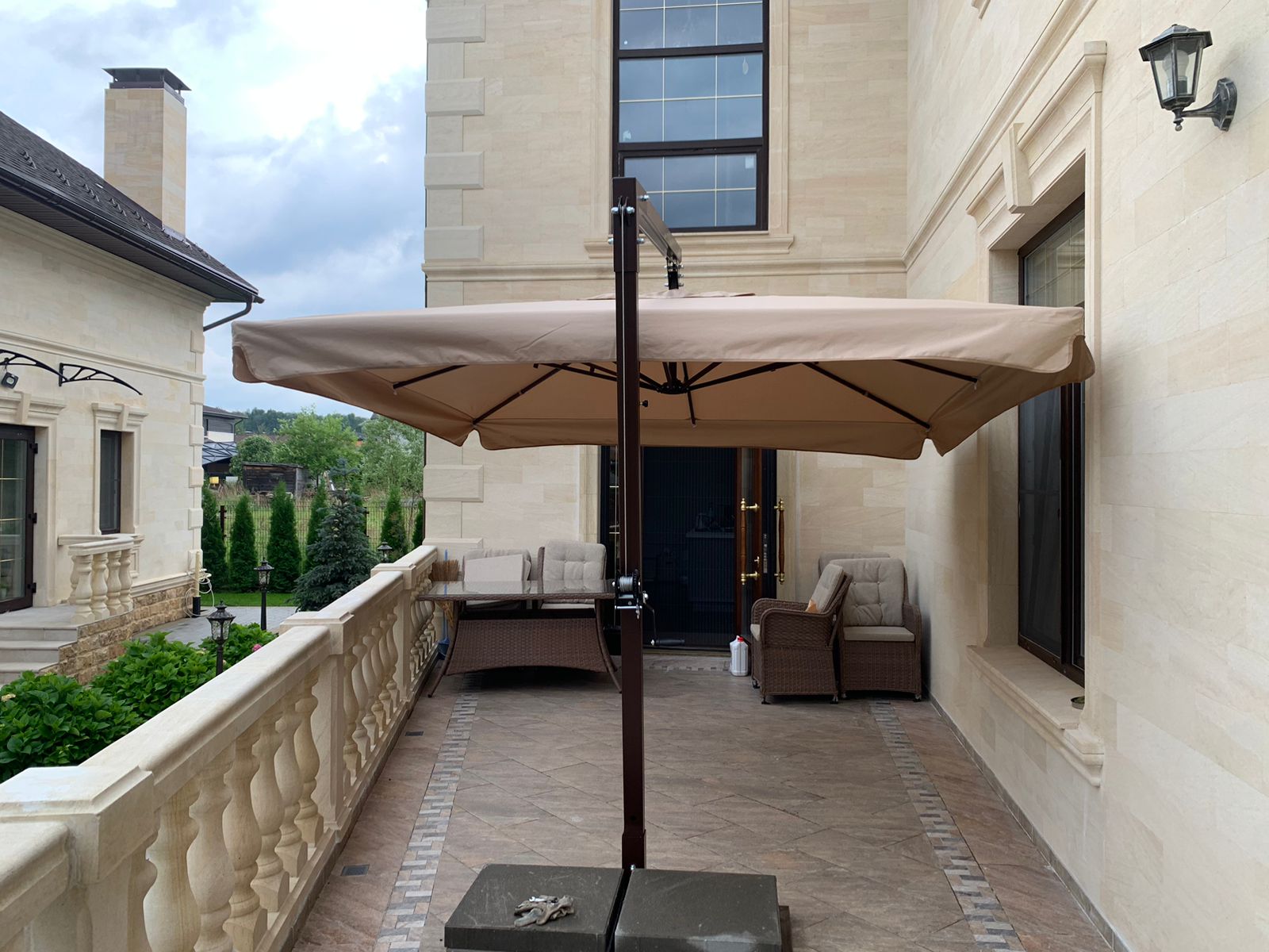 Зонт на боковой опоре BigZont 3х3м Зонт на боковой опоре BigZont 3х3м